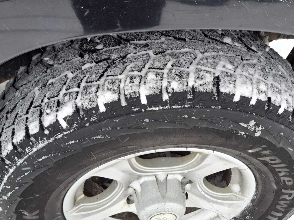 Isuzu D-Max 2009 Musta