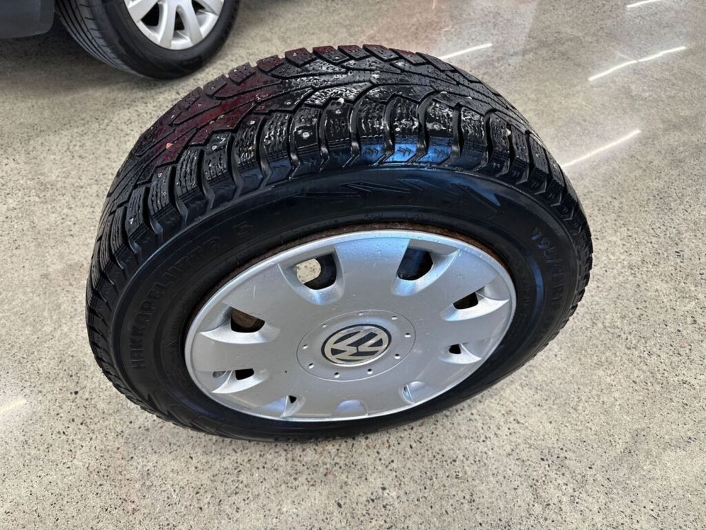 Volkswagen Golf 2005 Punainen