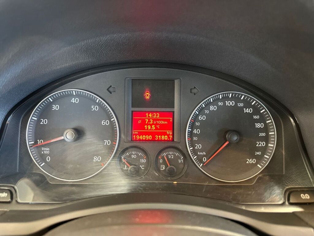 Volkswagen Golf 2005 Punainen