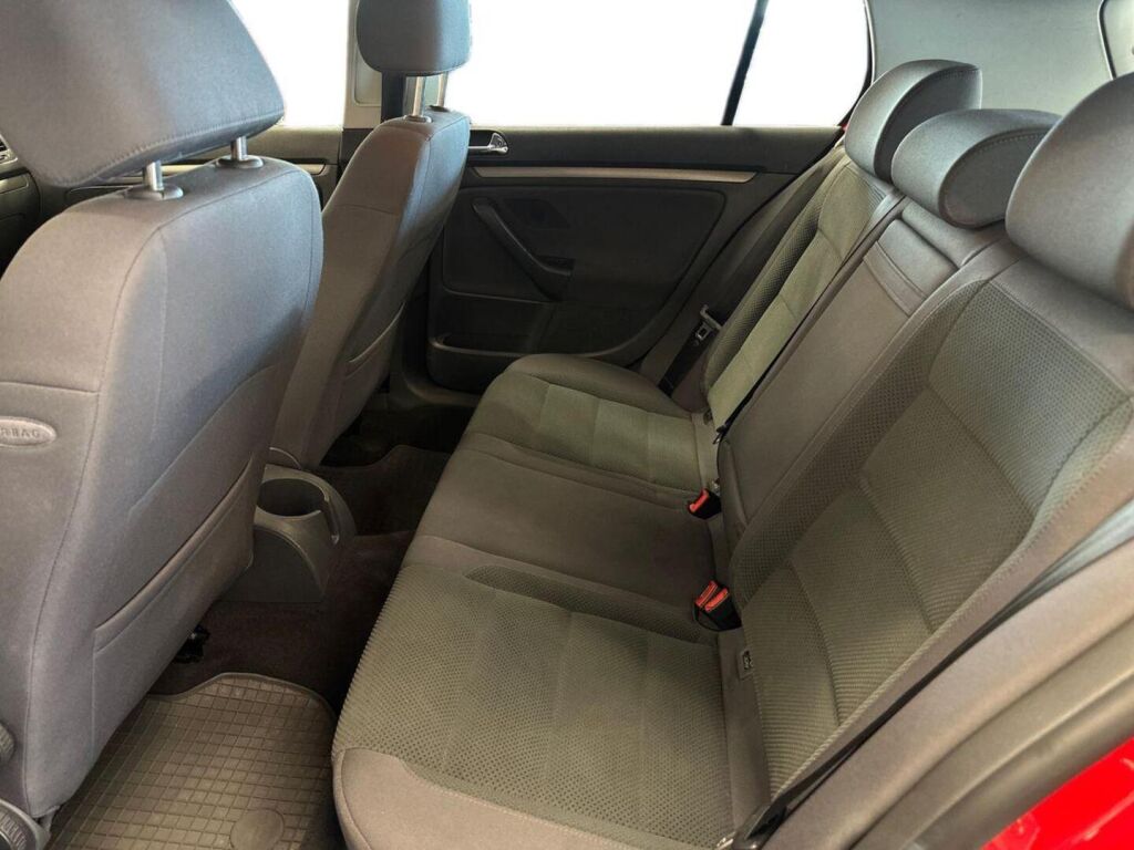 Volkswagen Golf 2005 Punainen