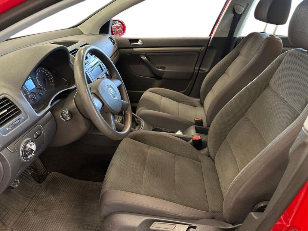 Volkswagen Golf 2005 Punainen