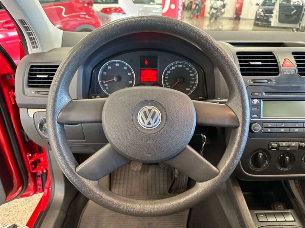 Volkswagen Golf 2005 Punainen
