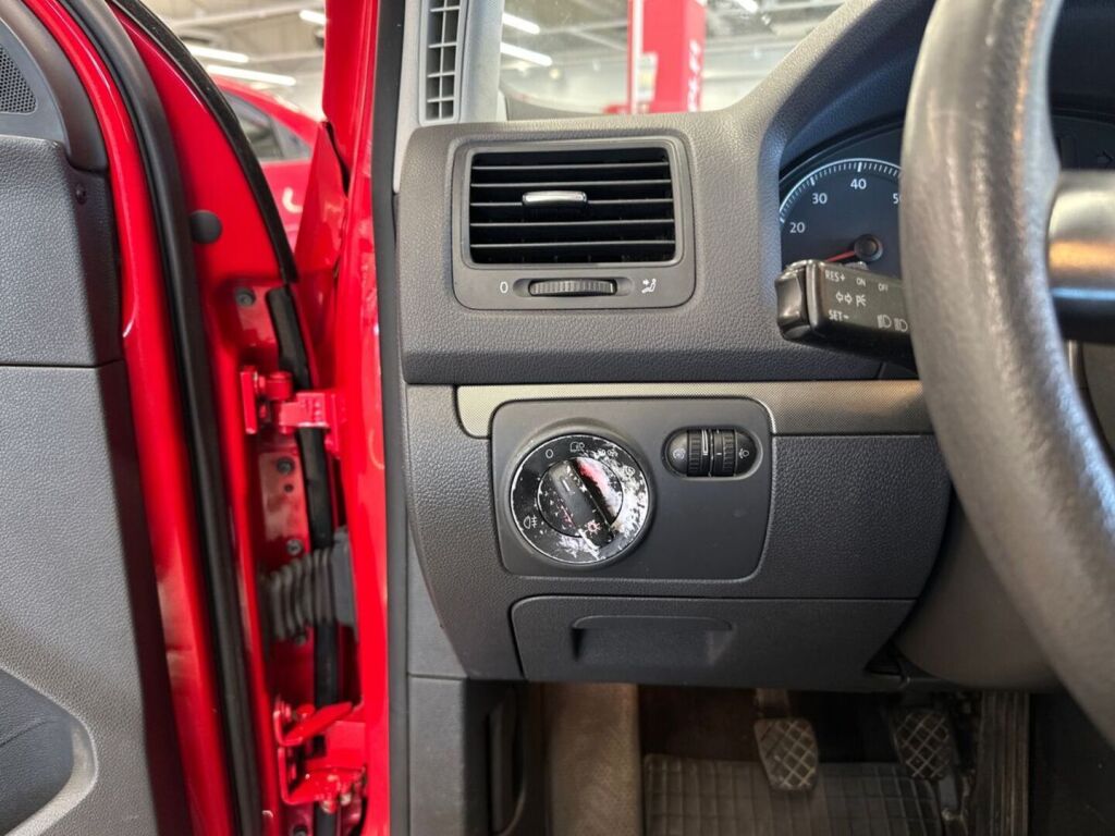 Volkswagen Golf 2005 Punainen