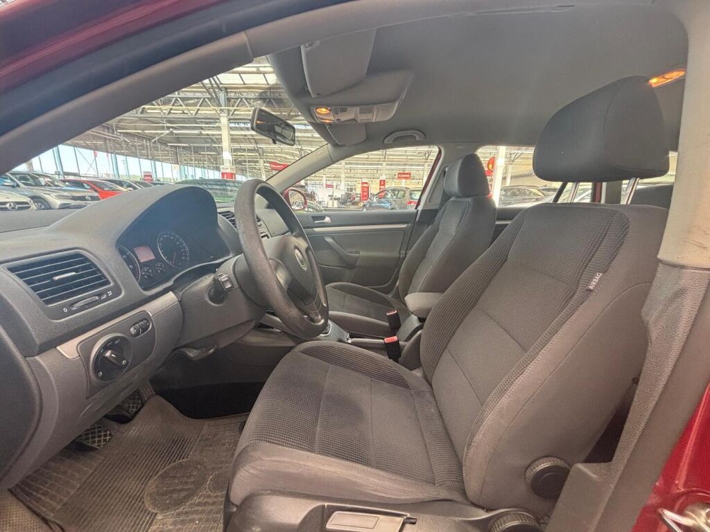 Volkswagen Golf 2009 Punainen