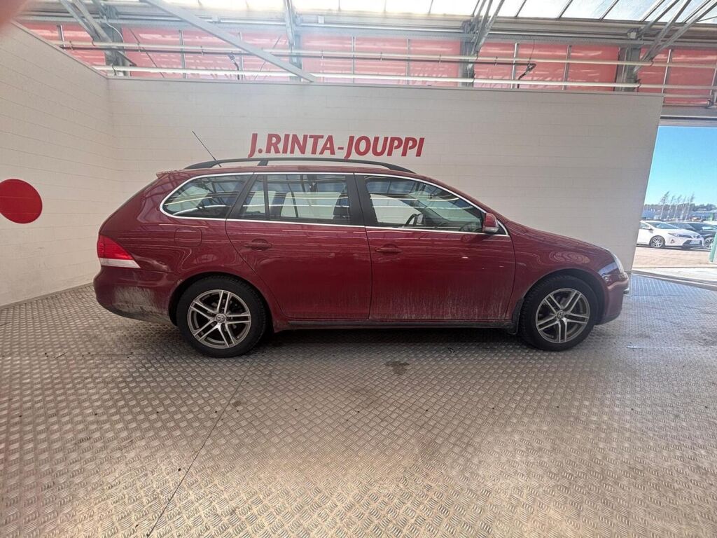 Volkswagen Golf 2009 Punainen