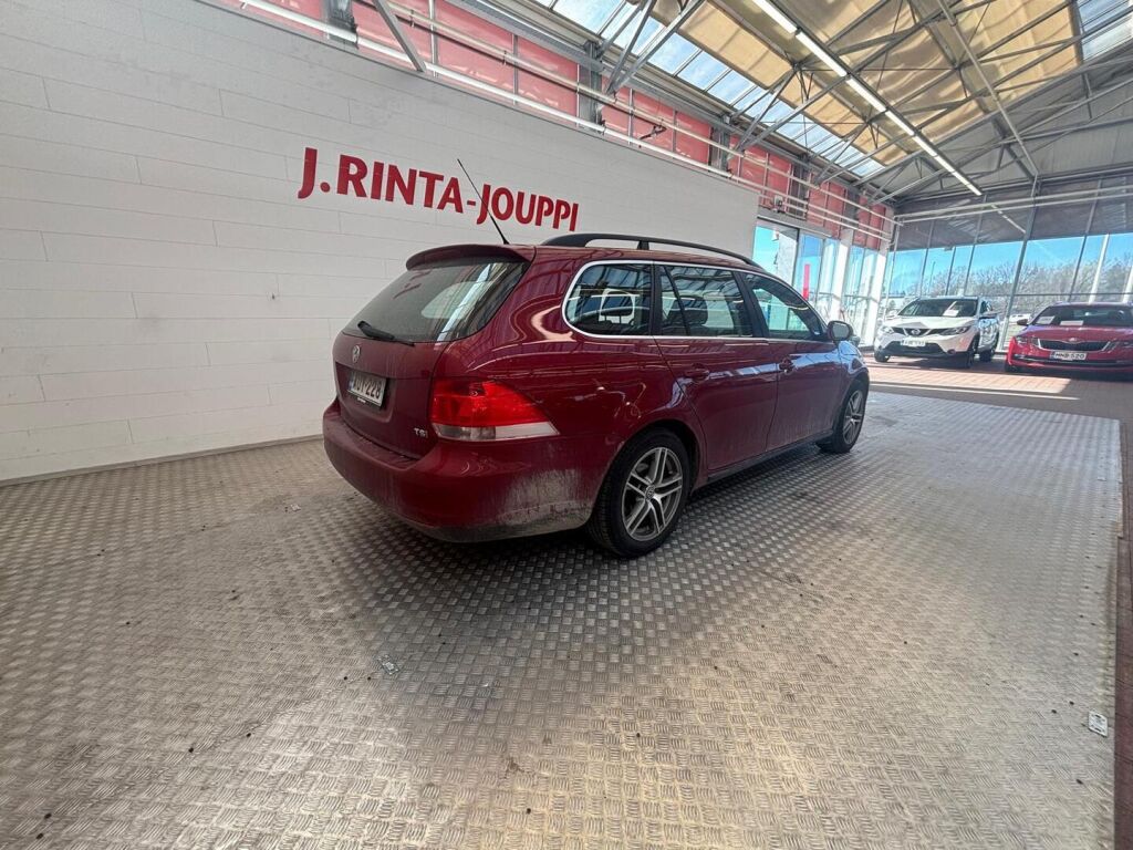 Volkswagen Golf 2009 Punainen