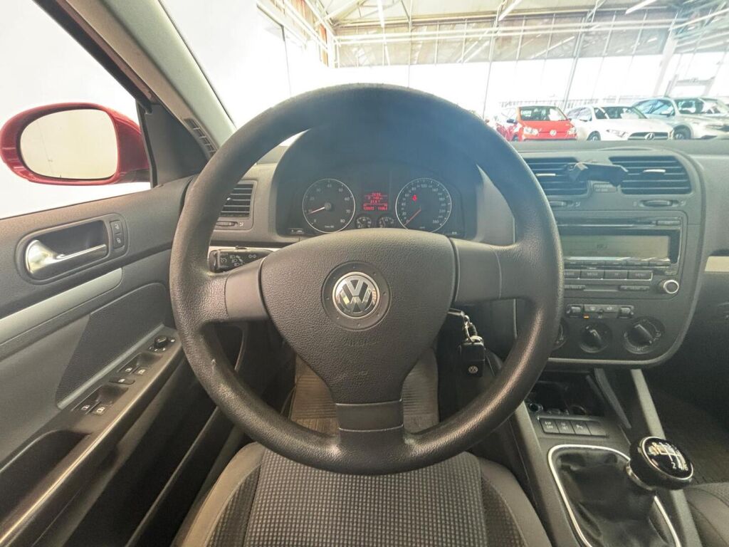 Volkswagen Golf 2009 Punainen