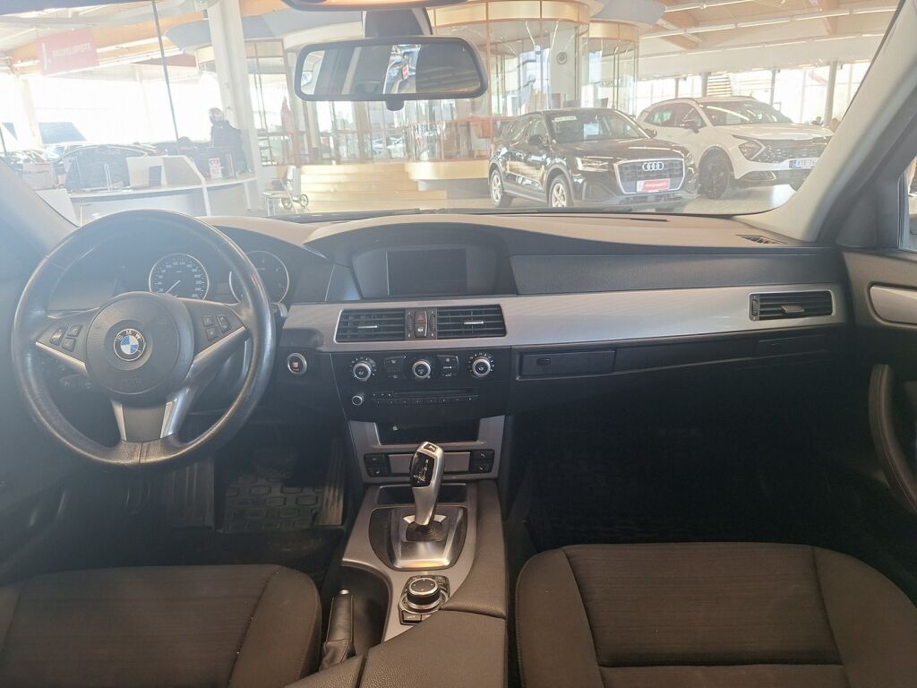 BMW 520 2009 Ruskea (beige)