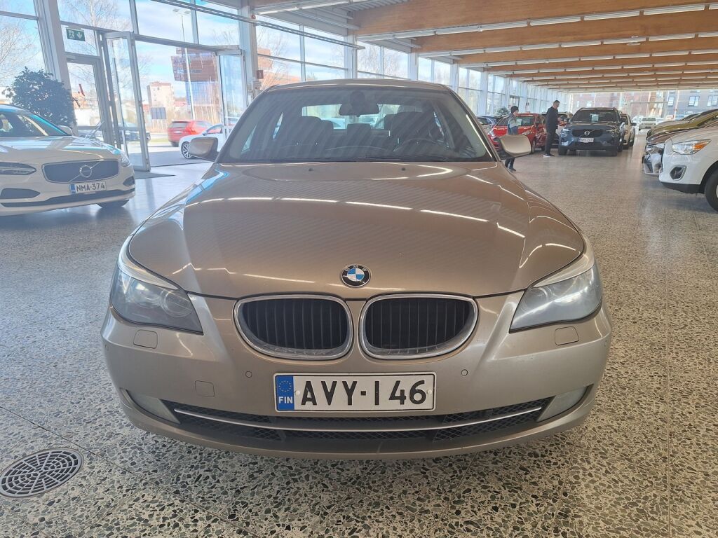 BMW 520 2009 Ruskea (beige)