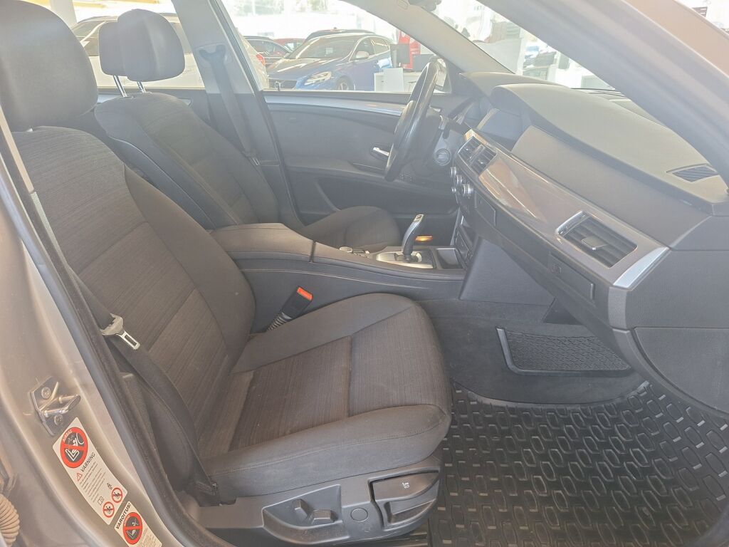 BMW 520 2009 Ruskea (beige)