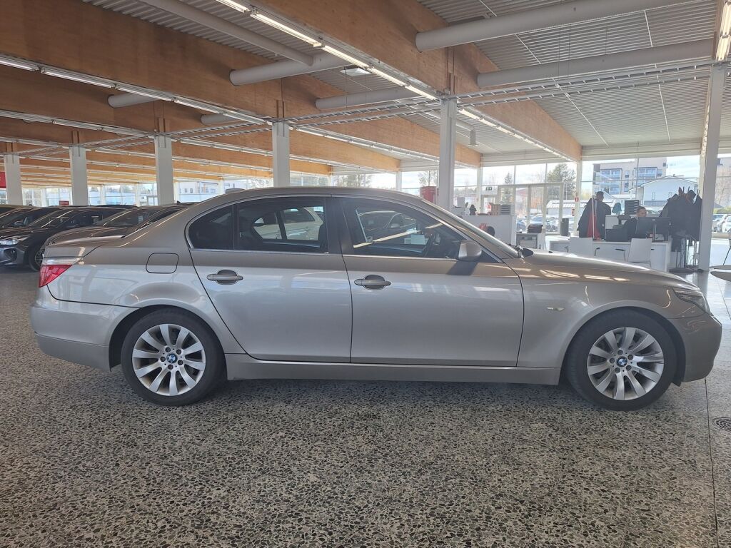 BMW 520 2009 Ruskea (beige)