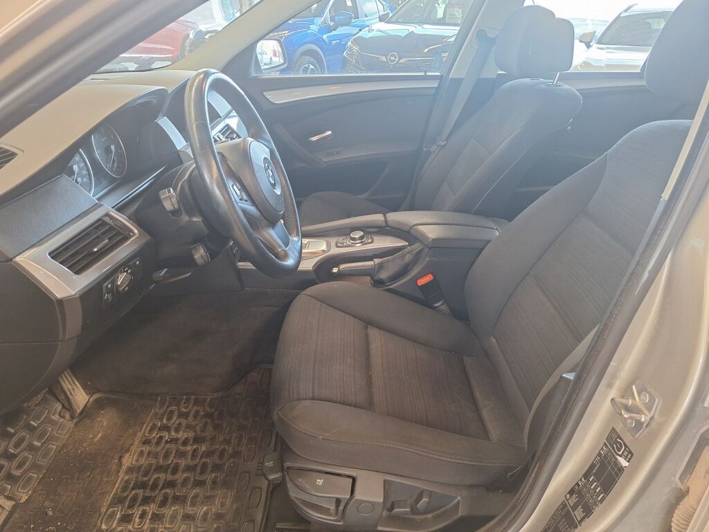 BMW 520 2009 Ruskea (beige)