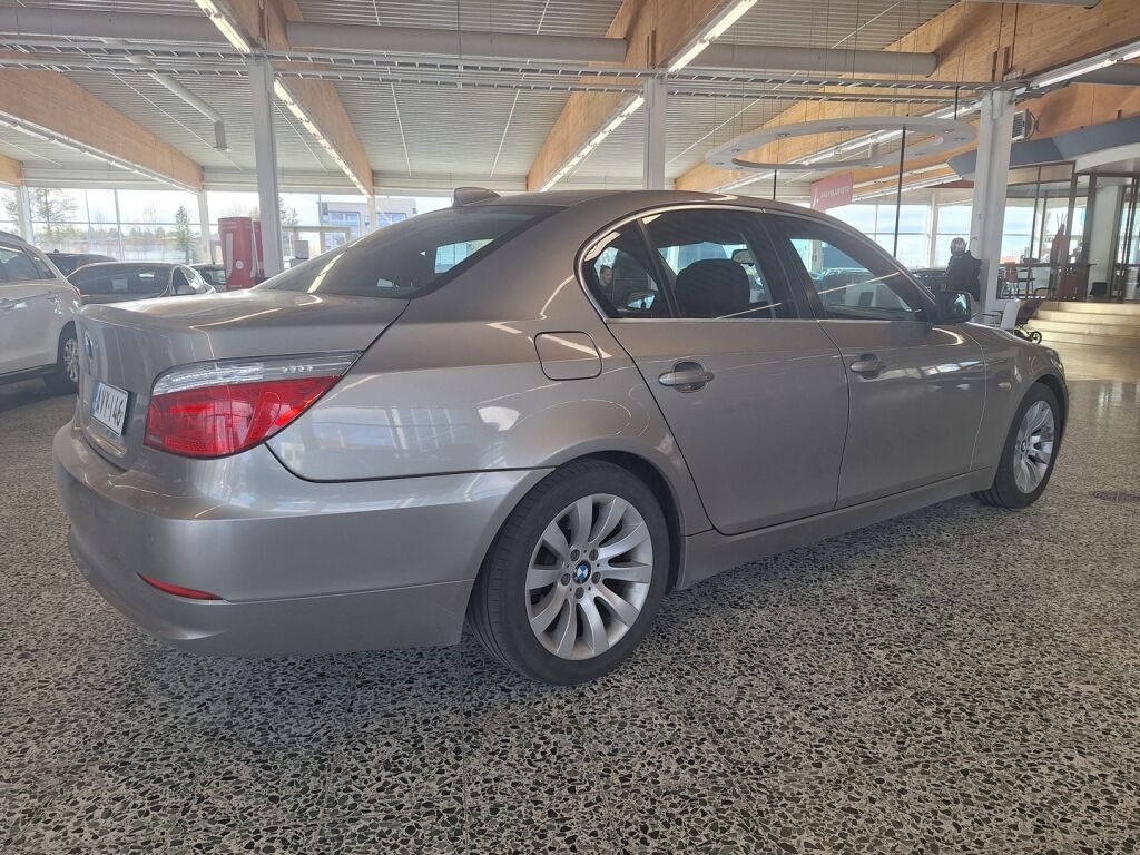 BMW 520 2009 Ruskea (beige)