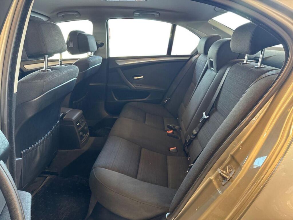 BMW 520 2009 Ruskea (beige)