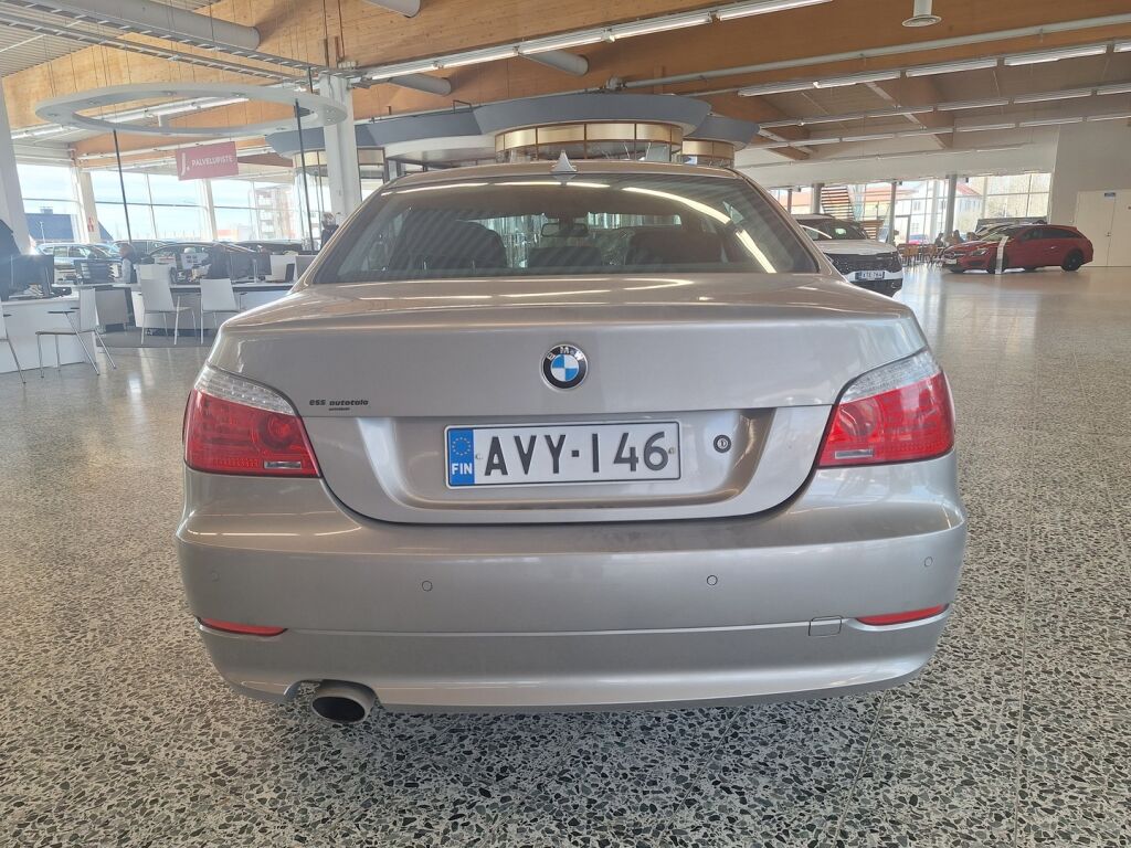 BMW 520 2009 Ruskea (beige)