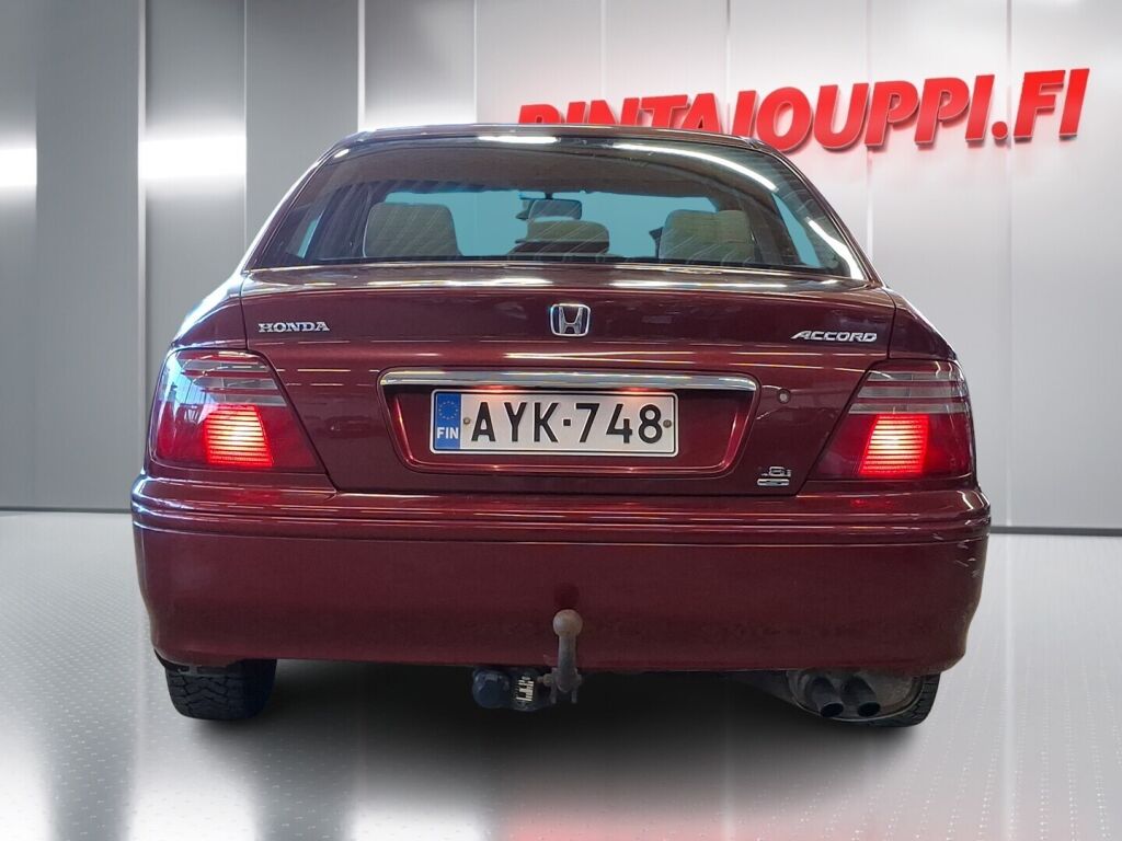 Honda Accord 2000 Punainen