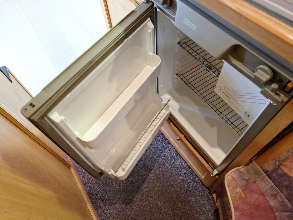 Swift MONDIAL 2000 Valkoinen