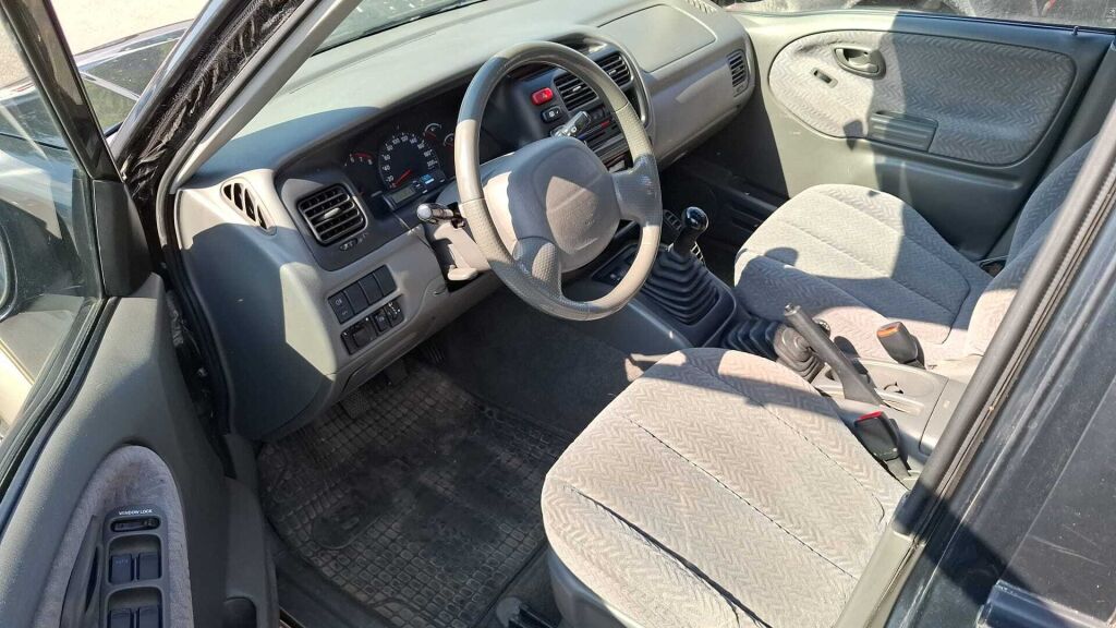 Suzuki Vitara 2003 Musta