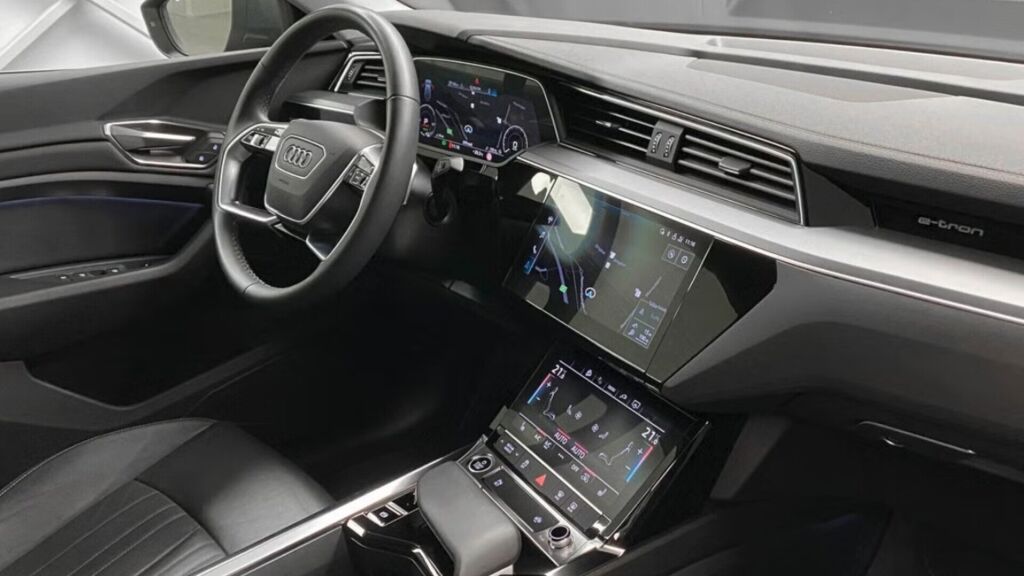Audi Q8 e-tron 2024 Harmaa