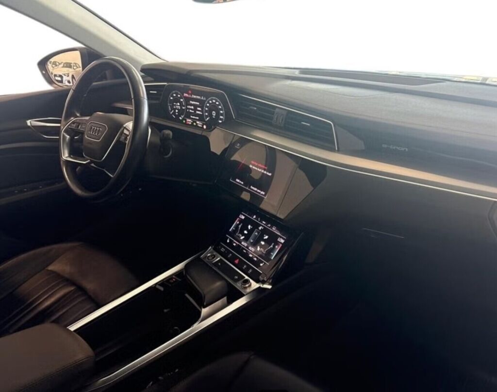 Audi e-tron 2022 Musta