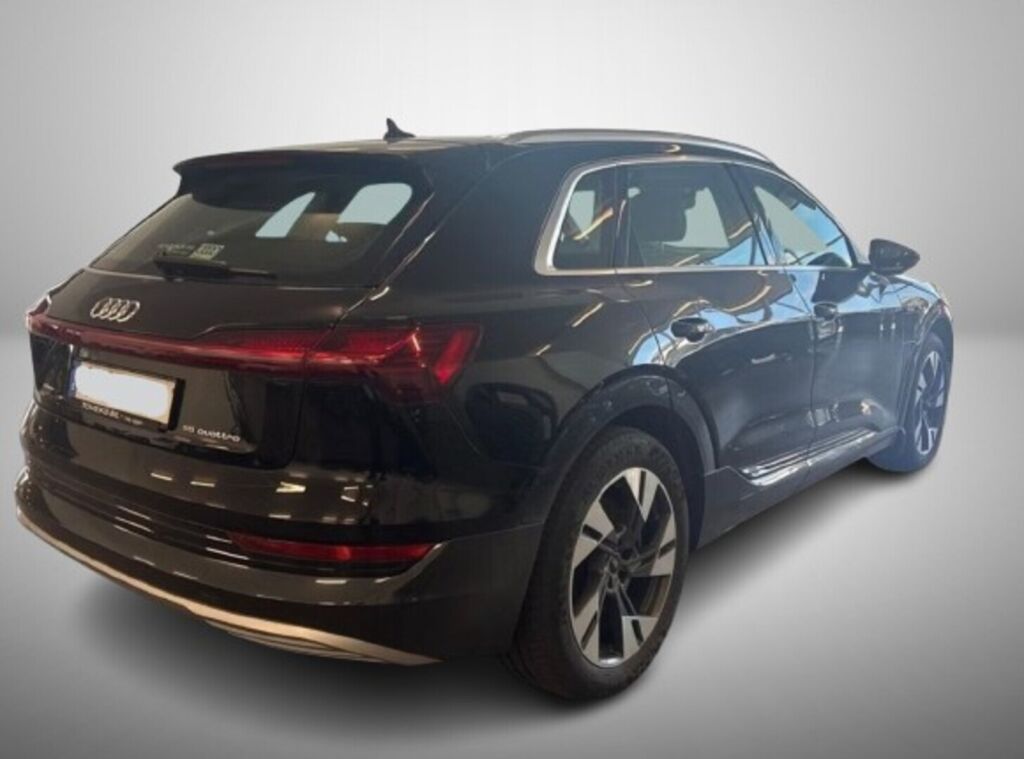 Audi e-tron 2022 Musta