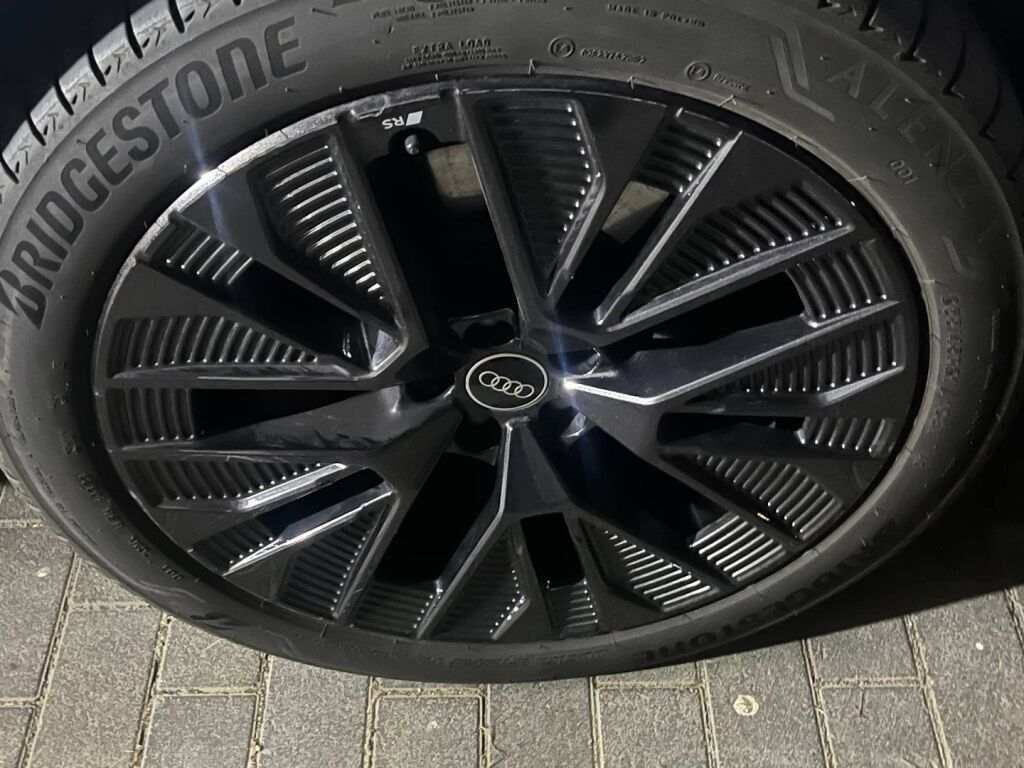 Audi Q8 e-tron 2024 