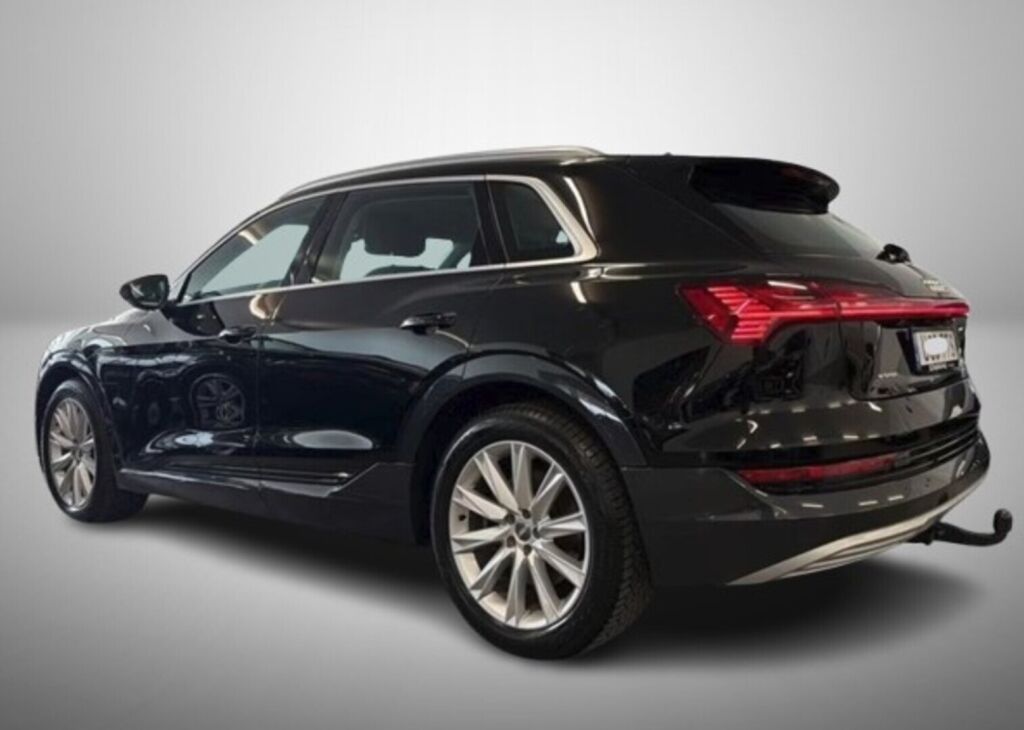 Audi e-tron 2020 Musta