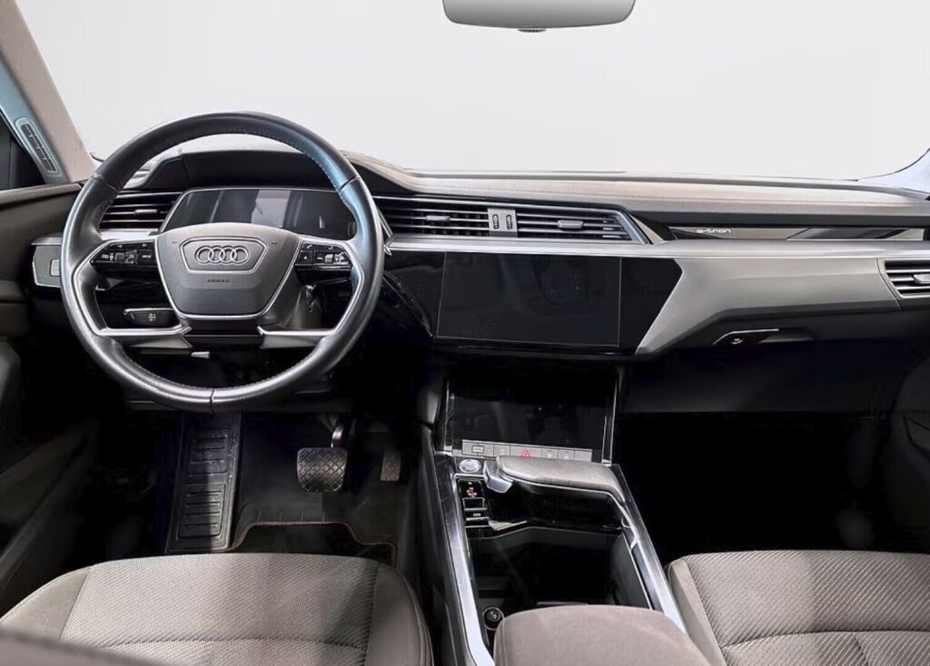 Audi e-tron 2020 Musta