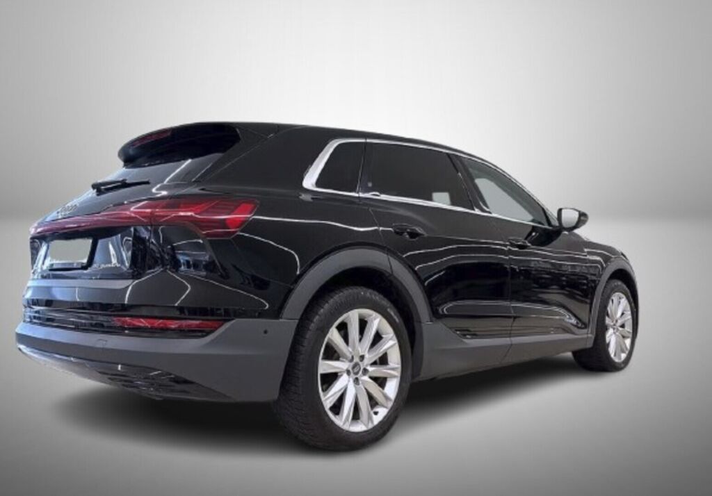 Audi e-tron 2020 Musta