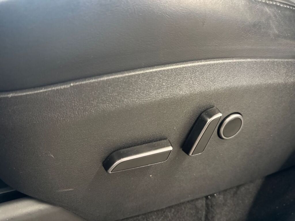Tesla Model Y 2023 Musta