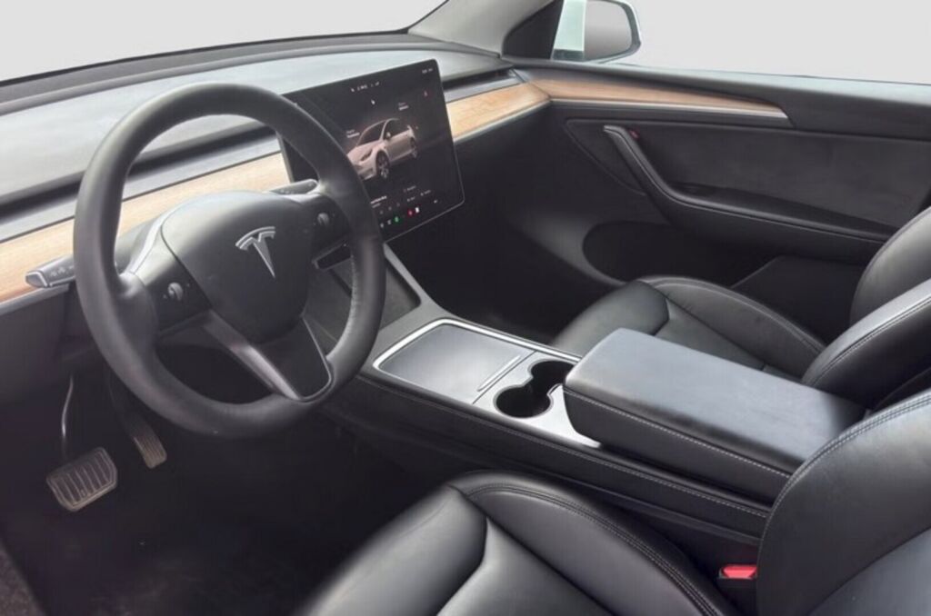 Tesla Model Y 2024 Valkoinen