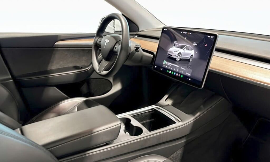 Tesla Model Y 2024 Valkoinen
