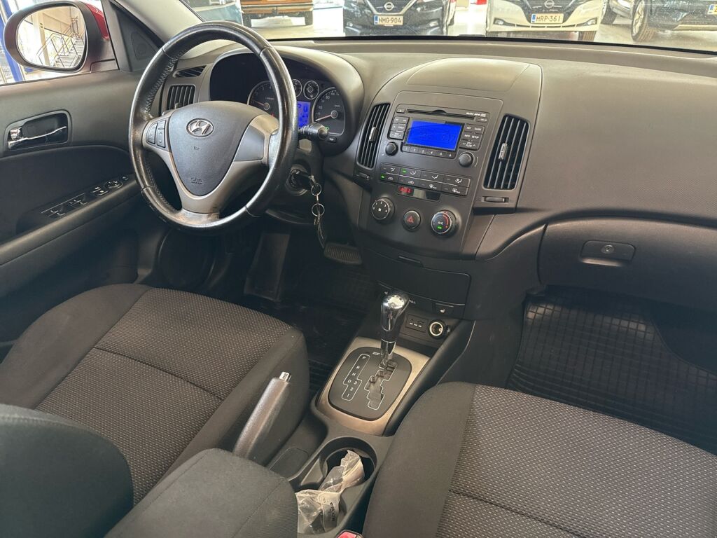Hyundai i30 2010 Punainen
