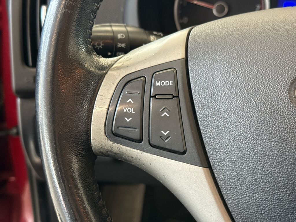 Hyundai i30 2010 Punainen