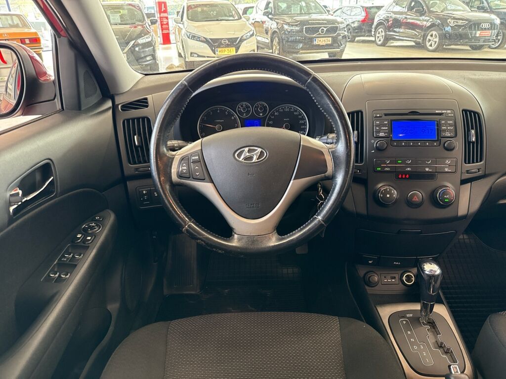 Hyundai i30 2010 Punainen