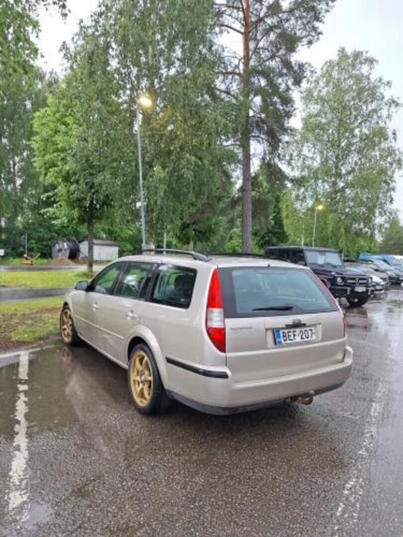 Ford Mondeo 2004 Ruskea (beige)