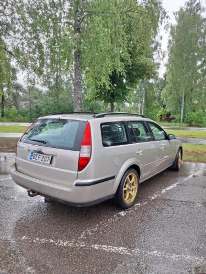 Ford Mondeo 2004 Ruskea (beige)