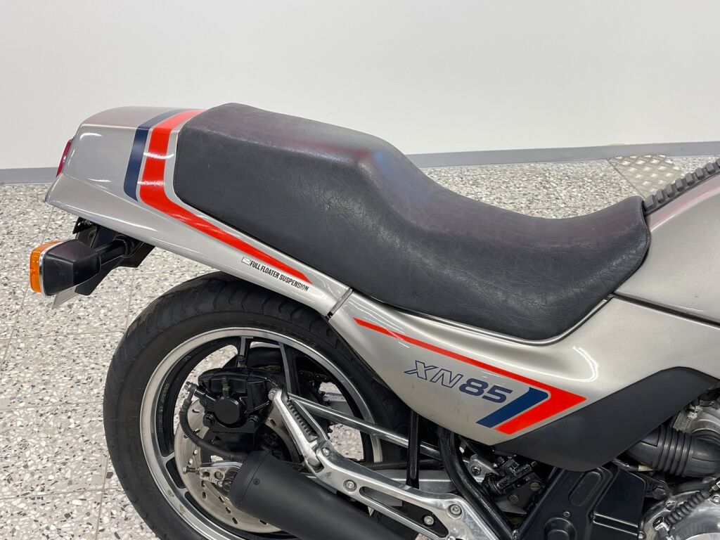 Suzuki XN 1983 