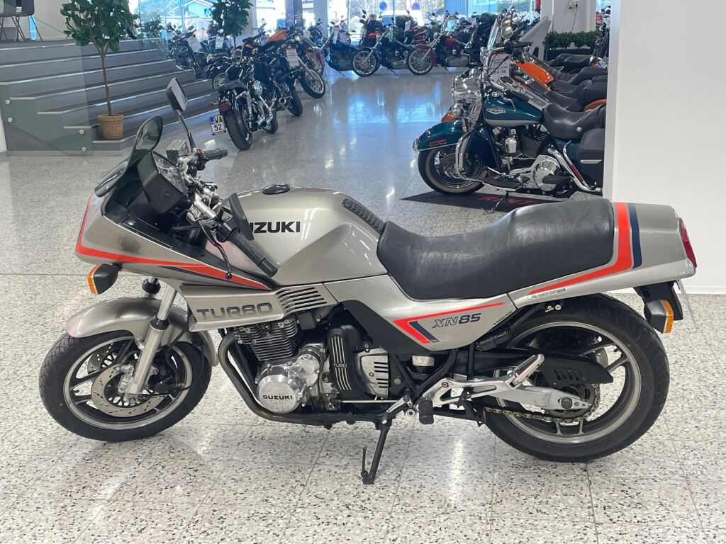 Suzuki XN 1983 