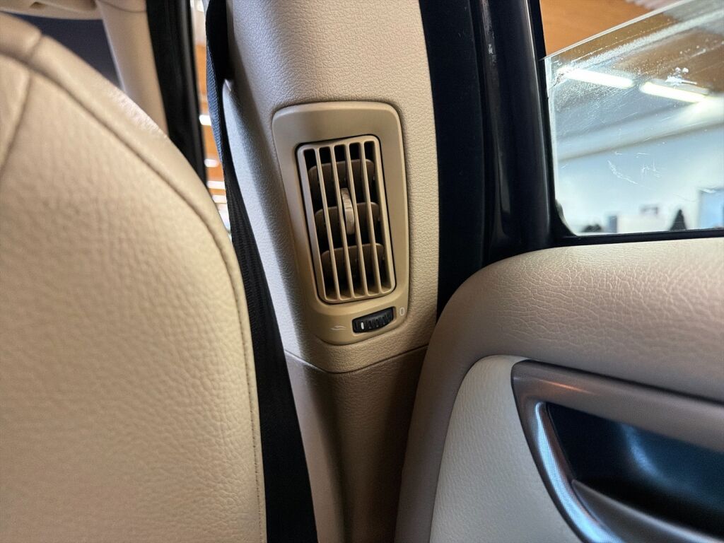 Volvo S60 2008 Musta