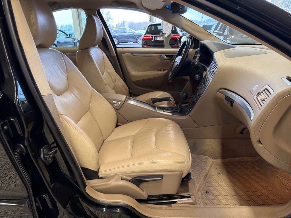 Volvo S60 2008 Musta