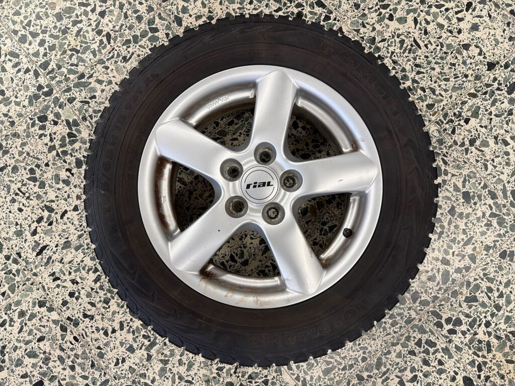 Volvo S60 2008 Musta