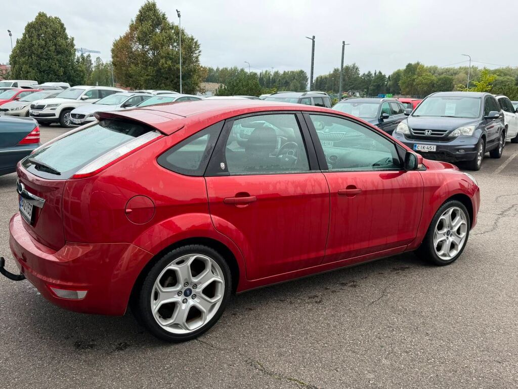 Ford Focus 2008 Punainen