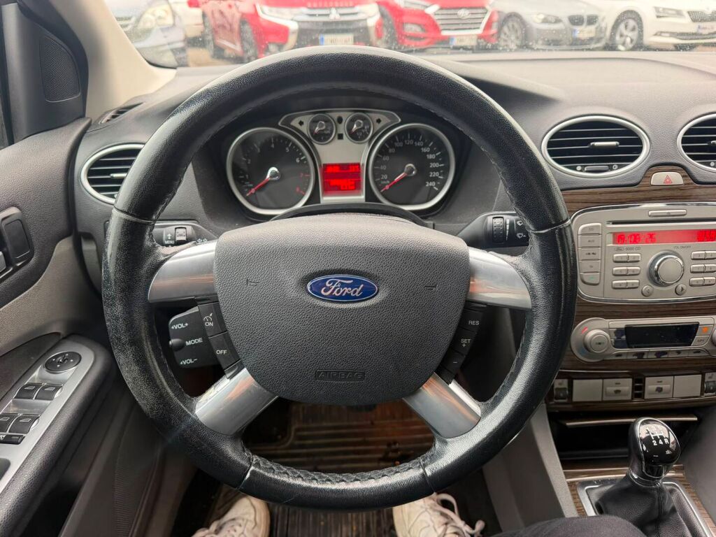 Ford Focus 2008 Punainen