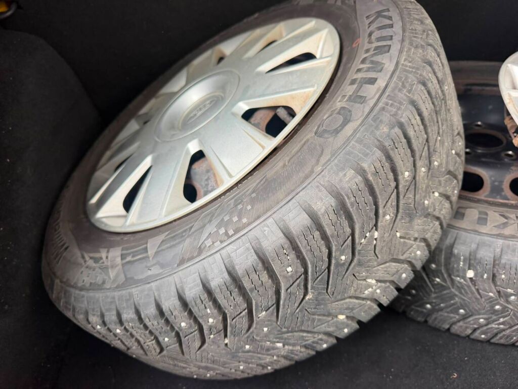Ford Focus 2008 Punainen