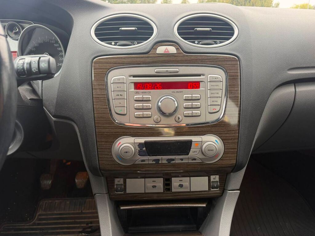 Ford Focus 2008 Punainen