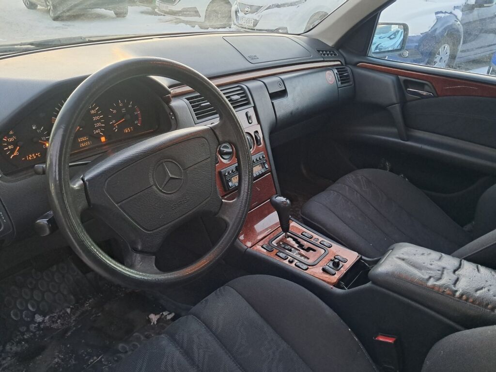 Mercedes-Benz E 1999 Vihreä
