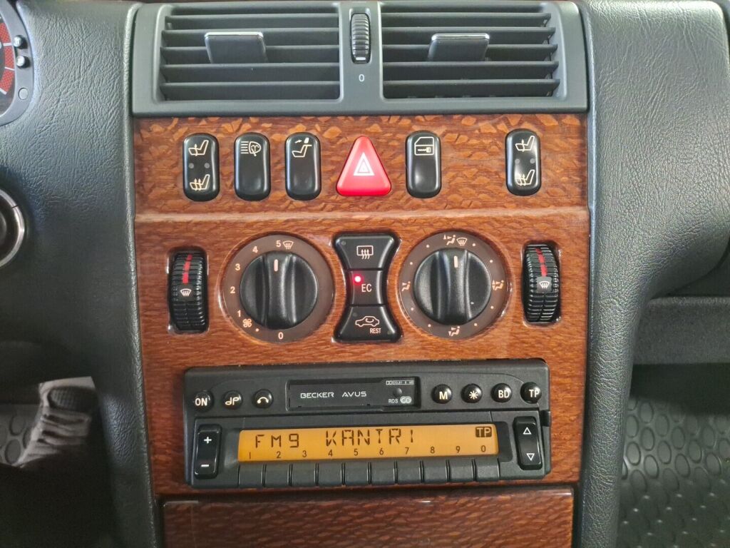 Mercedes-Benz E 1999 Vihreä