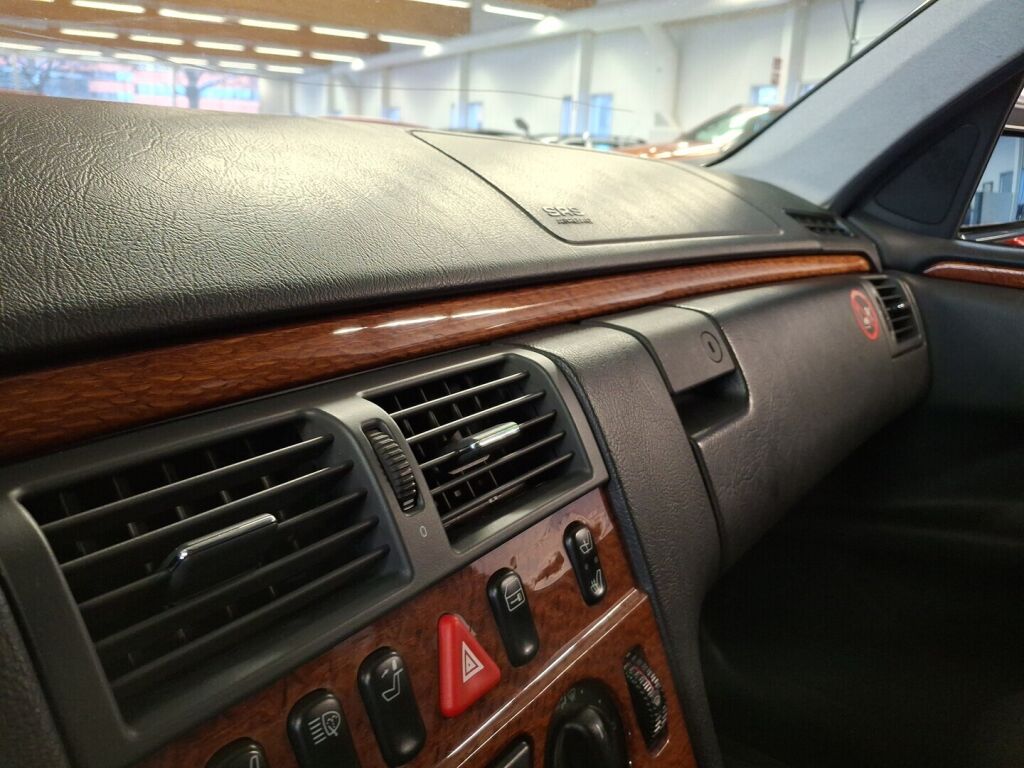Mercedes-Benz E 1999 Vihreä
