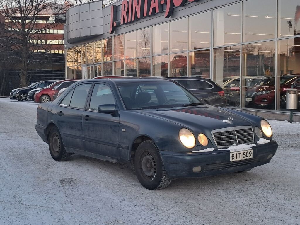 Mercedes-Benz E 1999 Vihreä